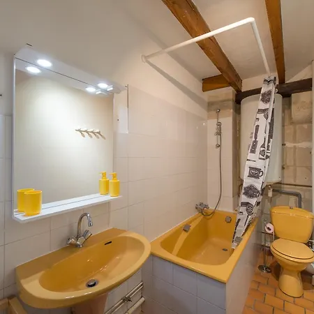 Charmant T2 Colbert Centre - Mytripintours * Tours